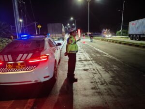 Personel Sat Lantas Polres Batu Bara gelar patroli Blue Light, antisipasi gangguan Kamseltibcarlantas di lokasi strategis