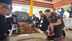 Peringati Haul Ke-56 Bung Karno, Forkopimda Kota Blitar Gelar Upacara Ziarah Nasional Di Makam Proklamator   