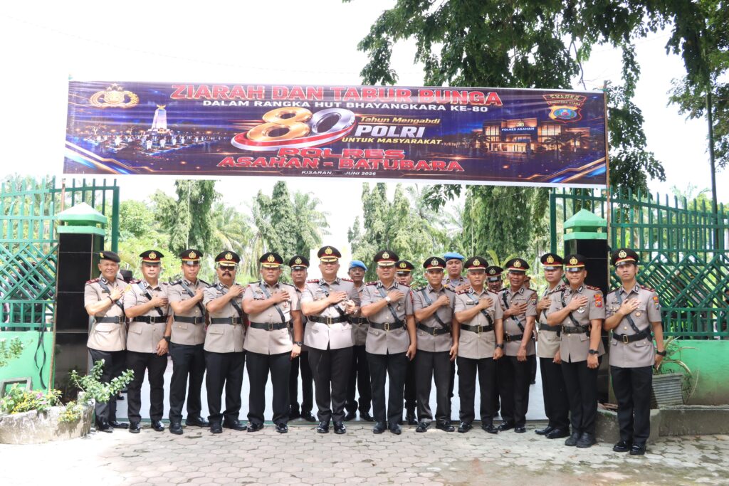 Ziarah dan Tabur Bunga di Makam Pahlawan Kisaran, Polres Batu Bara dan Polres Asahan Kenang Jasa Para Pahlawan Jelang Hari Bhayangkara Ke-80   