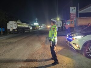 Sat Lantas Polres Batu Bara Laksanakan Patroli Blue Light Di Jalinsum Pos Lantas Lima Puluh   