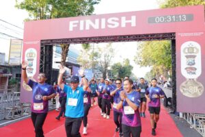 Meriahkan HUT Bhayangkara Ke 80, Dandim 0808/Blitar Bersama Jajaran Forkopimda Ikuti Bhayangkara RUN 2026