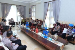 Sambut HUT Bhayangkara Ke-80, Tim Mabes Polri Rajut Silaturahmi ke Kediaman Jenderal (Purn) Sutarman   