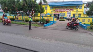 Gatur Pagi di Simpang SMP N 1 Lima Puluh, Satlantas Polres Batu Bara Jaga Kelancaran Arus Sekolah dan Aktivitas Warga