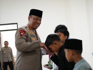 Revitalisasi Masjid Panggilan Sujud, Wakapolri Berbagi Kebahagiaan Bersama Anak-Anak Yatim   