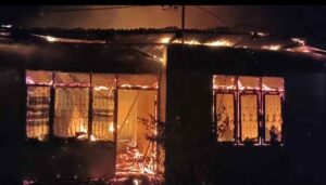 Polsek Air Putih Respon Cepat Tangani Kebakaran Rumah Warga di Desa Tanah Tinggi, Korban Luka Bakar   