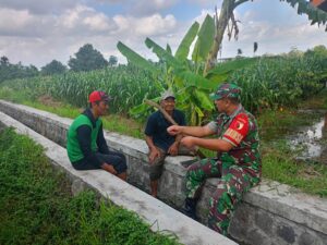 Serap Aspirasi Petani, Sertu Yudhi Rimba Gelar Komsos Ketahanan Pangan Bersama Poktan Kembang Kuning   