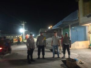 Polsek Medang Deras Gelar Patroli Malam Dipimpin AIPDA Budi Santoso, Antisipasi Kejahatan dan Himbau Warga Waspada   
