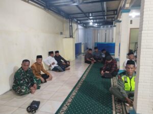 Patroli Malam dan Komsos, Babinsa Koramil 03 Ngadirojo Perkuat Keamanan Serta Jalin Kedekatan dengan Warga   