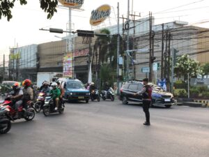 Hadir di Tengah Masyarakat, Detasemen Perintis Korsabhara Polri Beri Pelayanan Gatur Lalu lintas Pagi   