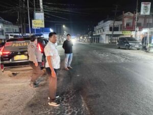 Polsek Lima Puluh Laksanakan Patroli Mobile Malam Hari – Antisipasi Antrian SPBU dan Himbau Masyarakat Gunakan Call Center 110   