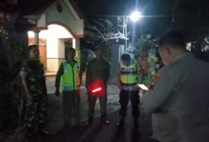 Patroli Malam, Babinsa dan Aparat keamnanan Bersatu Ciptakan Lingkungan Aman dan Nyaman   