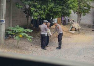 Satlantas Polres Batu Bara Gelar Jumat Berkah, Patroli Antisipasi Kemacetan dan Berbagi Sembako di Jalinsum Lima Puluh   