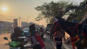 Silke hingga Nobel, Intip Aksi Satwa Turangga Polri Ikut Serta dalam Giat Jumat Berkah di Depok