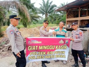 Polsek Air Putih Gelar Minggu Kasih – Berikan Bantuan Sembako Kepada Warga Kurang Mampu di Desa Tanjung Gading   