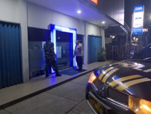 Patroli Malam TNI-Polri di Manyaran, Pastikan Objek Vital dan Koperasi Merah Putih Tetap Aman   