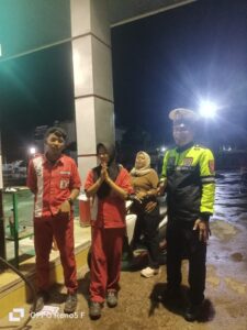 Satlantas Polres Batu Bara Laksanakan Patroli di SPBU Desa Binjei Baru – Antisipasi Kemacetan, Masyarakat Merasa Nyaman   