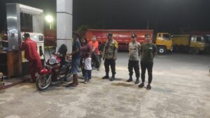 Polsek Lima Puluh Lakukan Patroli Mobile – Antisipasi Antrian SPBU dan Cegah Pembelian BBM dalam Jerigen      