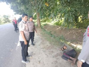 Polres Batu Bara Tanggapi Cepat Pengaduan Masyarakat – ODGJ yang Tidur di Tengah Jalan Diamankan      