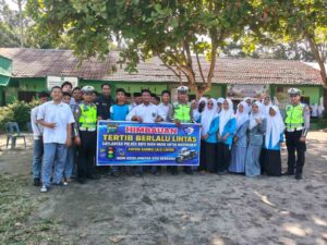 AKP Simon E. Simatupang Pimpin Sosialisasi di Sekolah Swasta YAPI – Himbau Gunakan Helm SNI dan Jangan Berkendara Tanpa SIM      