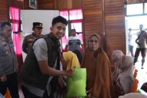 Polres Batu Bara Gelar Jumat Curhat, Serap Aspirasi Masyarakat dan Salurkan Bantuan Sosial