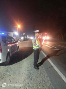 Satlantas Polres Batu Bara lakukan patroli malam dan hidupkan senter Appil di Pos Lantas Sei Bejangkar, tidak ada gangguan ditemukan