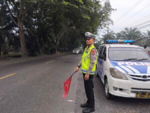 Satlantas Polres Batu Bara Lakukan Patroli Jalinsum dan Kibas Bendera Merah di Pos Lantas Sei Bejangkar – Kegiatan Aman Lancar   