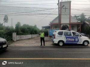 Satlantas Polres Batu Bara Lakukan Gatur dan Pengamanan Gereja di Jalinsum Pos Lantas Sei Bejangkar – Kegiatan Aman Lancar   