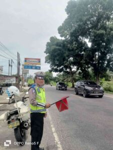 Satlantas Polres Batu Bara Lakukan Patroli Jalinsum dan Kibas Bendera Merah di Pos Lantas Sei Bejangkar – Kegiatan Aman Lancar