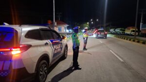 Satlantas Polres Batu Bara Lakukan Patroli Blue Light di Jalinsum Lima Puluh – Antisipasi Kemacetan Malam Hari dan Berikan Kenyamanan Masyarakat   