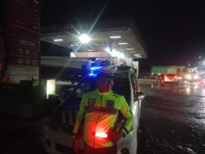 Satlantas Polres Batu Bara Lakukan Patroli Blue Light dan Awasi SPBU di Jalinsum Siparepare – Kegiatan Aman Lancar