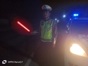 Satlantas Polres Batu Bara Lakukan Patroli Malam Hari di Pos Lantas Sei Bejangkar – Periksa Senter Appil dan Persediaan BBM SPBU