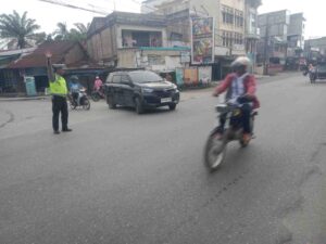 Satlantas Polres Batu Bara Lakukan Gatur Pagi di Jalinsum Simpang Tanjung Kubah – Kegiatan Aman Lancar   