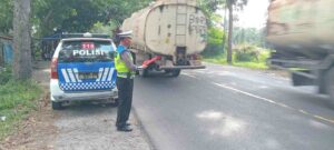 Satlantas Polres Batu Bara Lakukan Patroli Jalinsum dan Kibas Bendera Merah di Pos Lantas Indrapura – Kegiatan Aman Lancar   