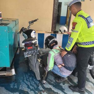 Satlantas Polres Batu Bara Lakukan Peneguran Peraturan Lalu Lintas di Pos Lantas Simpang Empat Lima Puluh – Kegiatan Aman Lancar