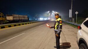 Satlantas Polres Batu Bara Lakukan Patroli Blue Light di Jalan Lintas Sumatera Pukul 00.00 WIB – Kegiatan Aman Lancar   
