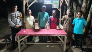 Bhabinkamtibmas Polsek Air Putih Laksanakan Patroli Cooling Sistem, Cek Kesiapan Pos Satkamling Desa Aras   