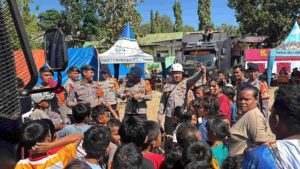 Lewat Slackline, Brimob Hadirkan Keceriaan bagi Anak-Anak Pengungsi Barangkolong   