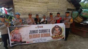 Jumat Berkah Polsek Lima Puluh, Kapolsek Salomo Sagala Salurkan Sembako kepada Lansia & Warga Kurang Mampu   