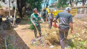 Cegah Kebakaran, Babinsa Kemlayan Himbau Warga Agar Tidak Bakar Sampah Sembarangan.   