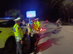 Patroli Blue Light di Jalinsum Medan–Kisaran Desa Limau Manis, Satlantas Polres Batu Bara Pastikan Kenyamanan Pengguna Jalan Malam Hari   