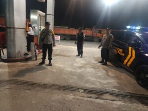 Polsek Lima Puluh Laksanakan Patroli dan Monitoring SPBU, Pastikan Stok BBM Aman dan Layanan Lancar   