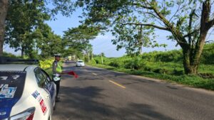 Sat Lantas Polres Batu Bara Patroli Jalinsum dan Kibas Bendera di Wilayah Lima Puluh, Jaga Keselamatan Pengguna Jalan   