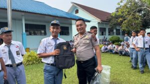 Wakapolres Batu Bara Jadi Pembina Upacara di SMK Negeri 1 Air Putih, Gelar Police Goes To School dan Latihan Mental Positif Bagi Pelajar   