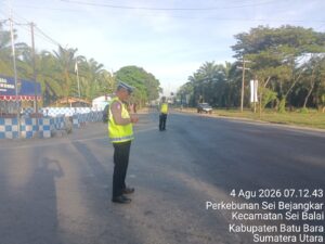 Gatur Pagi di Jalinsum Sei Bejangkar, Satlantas Polres Batu Bara Pastikan Kelancaran Arus Lalu Lintas Jam Sibuk
