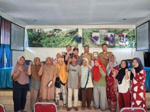 Kabid Perkim dan Camat Datuk Tanah Datar Lakukan Verifikasi Penerima Bantuan Bedah Rumah APBN di Desa Mekar Baru