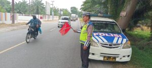 Pastikan Keselamatan Sore, Kapos Lantas Pimpin Langsung Patroli di Jalinsum Sei Bejangkar   