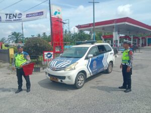 Sat Lantas Polres Batu Bara Laksanakan Patroli SPBU dan Kibas Bendera di Jalinsum Desa Sukaraja   