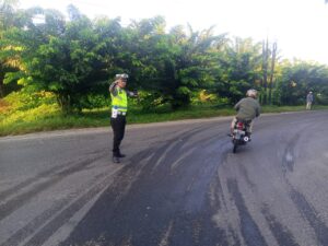 Sat Lantas Polres Batu Bara Laksanakan Pengaturan Lalu Lintas Pagi di Simpang Taman Lima Puluh