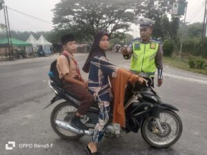 Sat Lantas Polres Batu Bara Laksanakan Pengaturan Lalu Lintas Pagi Di Jalinsum Depan Pos Lantas Sei Bejangkar   