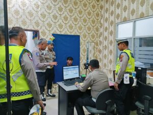 KBO Sat Lantas Polres Batu Bara Laksanakan Pengawasan Internal Pelayanan Di SATPAS Polres Batu Bara